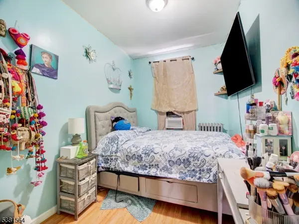 411 Monastery Pl, Union City, NJ 07087