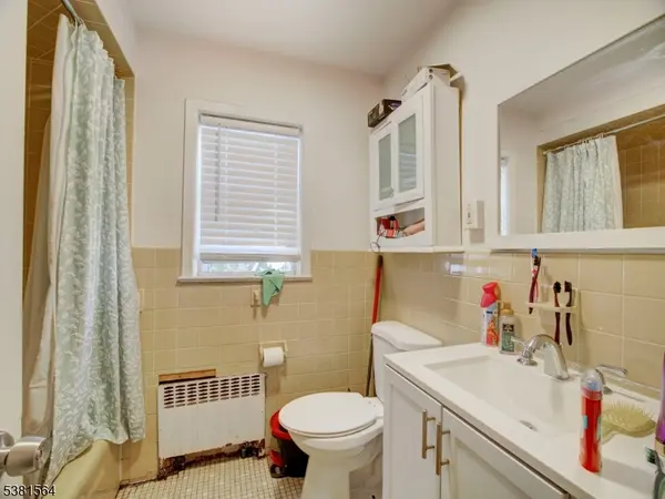 411 Monastery Pl, Union City, NJ 07087