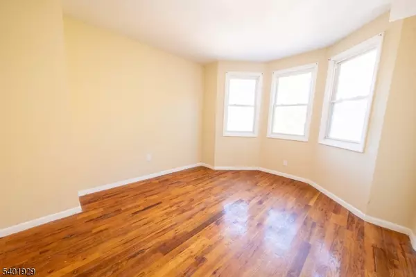 Newark City, NJ 07108,166 Seymour Ave #2