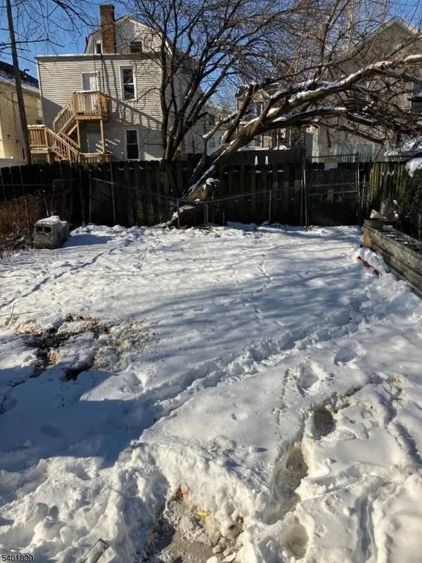 Newark City, NJ 07103,445 S 17Th St