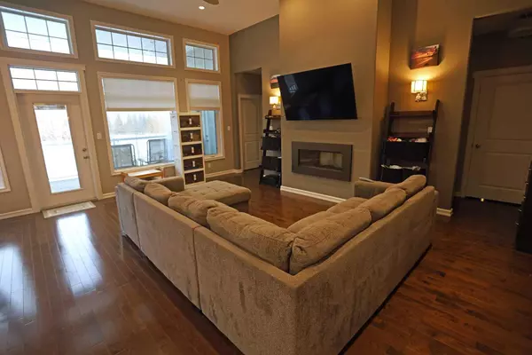 Hinton, AB T7V 0B3,122 Cranberry CT