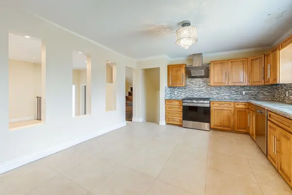 Toronto C12, ON M2L 1M4,23 Birchwood AVE