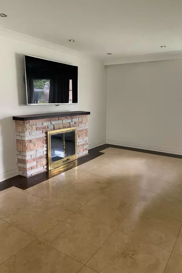 Toronto C12, ON M2L 1M4,23 Birchwood AVE