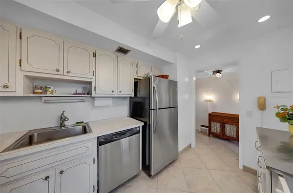 Pompano Beach, FL 33069,3000 N Palm Aire Dr #302