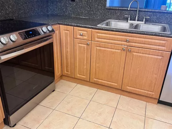 Plantation, FL 33317,404 NW 68th Ave #301