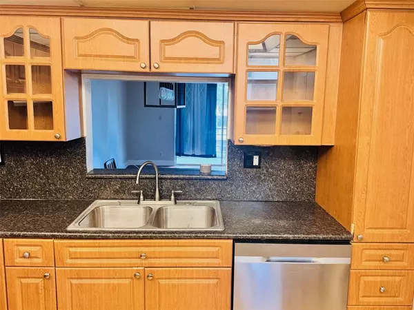 Plantation, FL 33317,404 NW 68th Ave #301