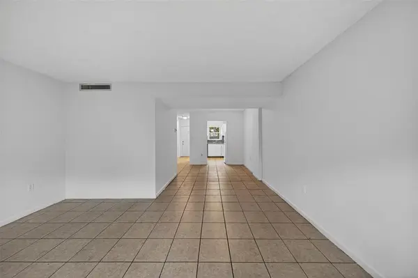 Oakland Park, FL 33311,809 W Oakland Park Blvd #J5