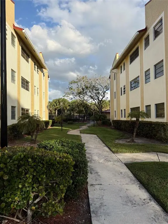 Coral Springs, FL 33071,2075 Coral Ridge Dr #2075