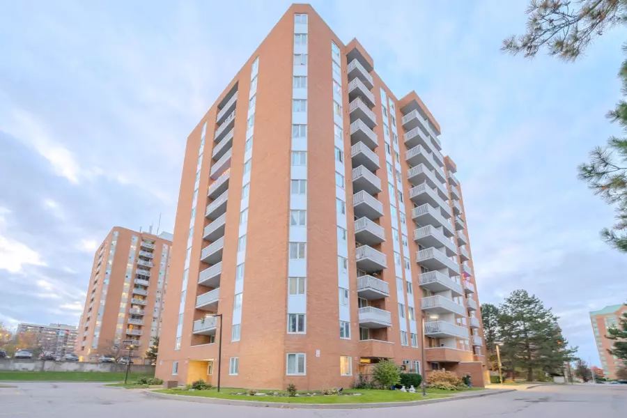 15 Sewells RD #801, Toronto E11, ON M1B 3V7