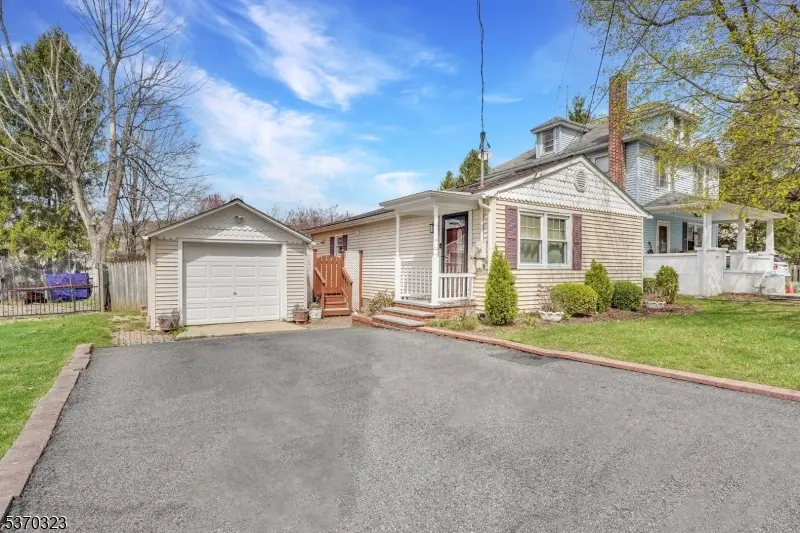 152 Center St, Roxbury Twp., NJ 07850