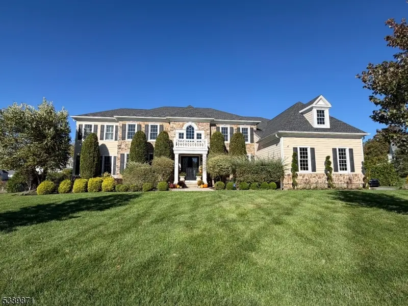 6 Northwood Dr, Franklin Lakes Boro, NJ 07417