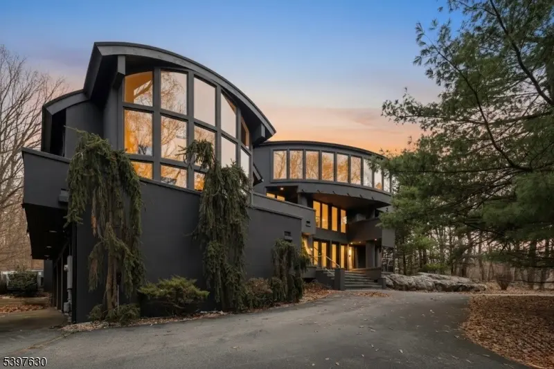 Kinnelon Boro, NJ 07405,12 Smoke Rise Rd