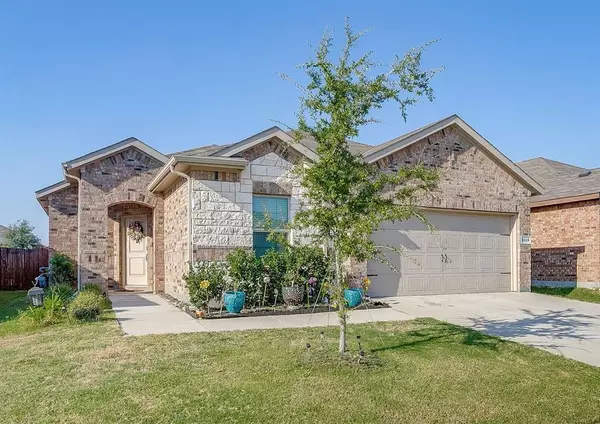 8609 Mirror Lake Drive, Fort Worth, TX 76179