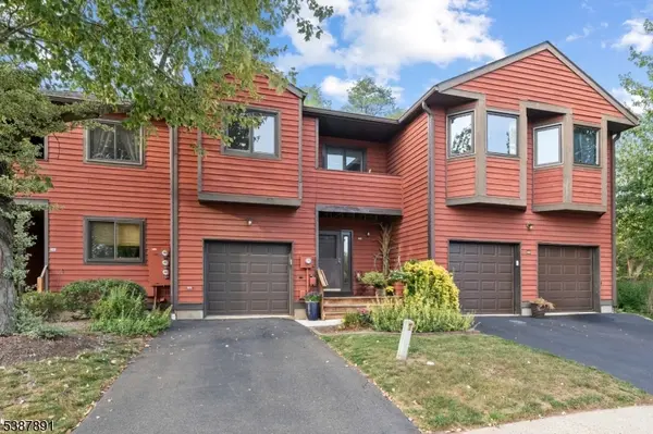 402 Clark Cir,  Raritan Twp.,  NJ 08822