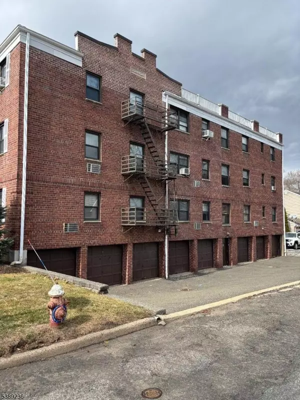 Bergenfield Boro, NJ 07621,241 E Main St #1D