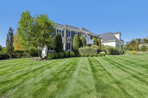 6 Northwood Dr, Franklin Lakes Boro, NJ 07417