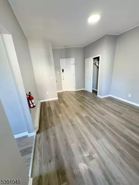 Wallington Boro, NJ 07057,37 Mercer St #1