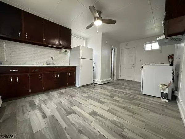 Clifton City, NJ 07011,89 Getty Ave #3