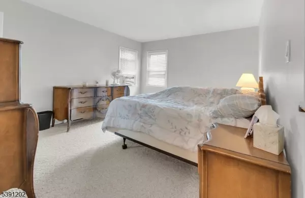 Bayonne City, NJ 07002,7 Country Village Ct