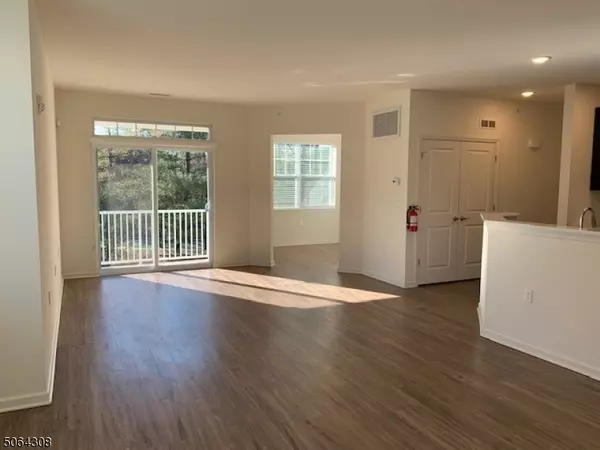 Fairfield Twp., NJ 07004,60 Passaic Ave #35