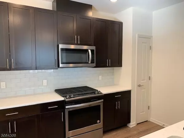 Fairfield Twp., NJ 07004,60 Passaic Ave #35