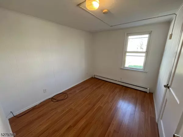 Kearny Town, NJ 07032,399 Highland Ave #1