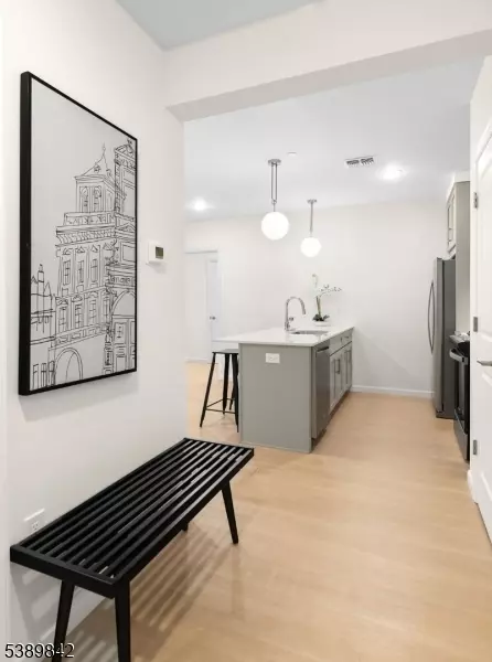 Morristown Town, NJ 07960,70 Ridgedale Ave #205