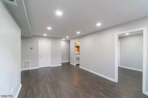 Edison Twp., NJ 08817,106 College Dr #106