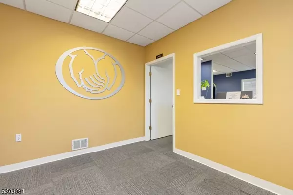 Branchburg Twp., NJ 08876,1018 Us Highway 202