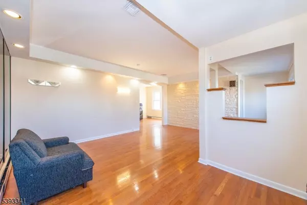 North Arlington Boro, NJ 07031,12 Bond Pl