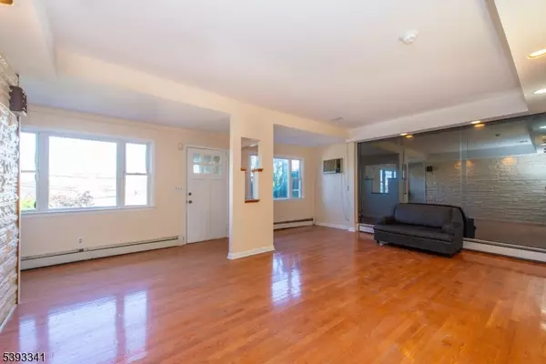 North Arlington Boro, NJ 07031,12 Bond Pl