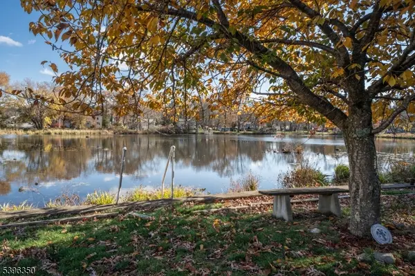 21 Sunrise Ave, Bloomingdale Boro, NJ 07403