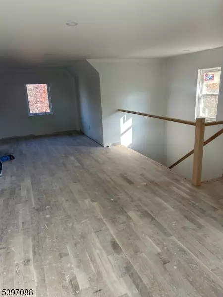 Elizabeth City, NJ 07208,616 Park Ave #1