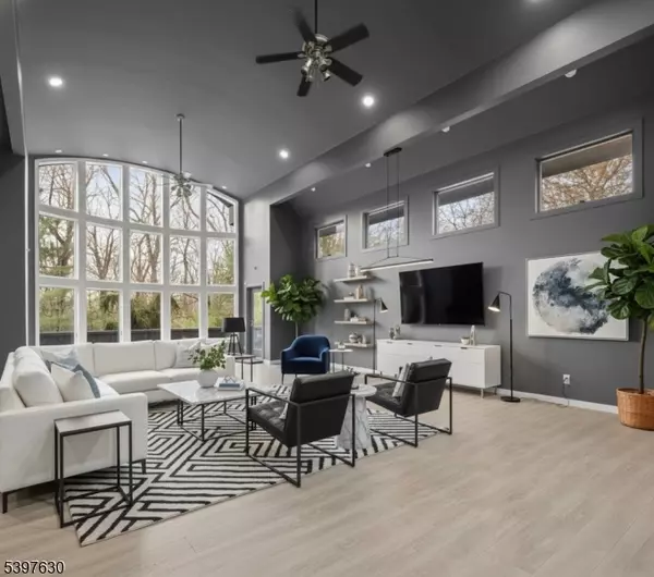 Kinnelon Boro, NJ 07405,12 Smoke Rise Rd