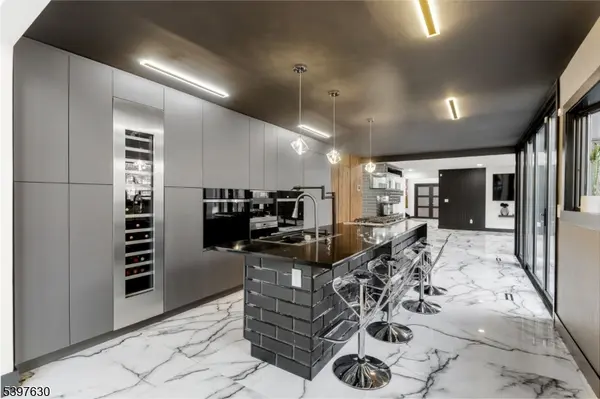 Kinnelon Boro, NJ 07405,12 Smoke Rise Rd