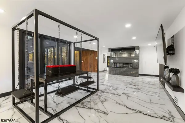 Kinnelon Boro, NJ 07405,12 Smoke Rise Rd