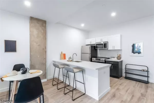 Newark City, NJ 07102,10 Commerce Ct #10 J