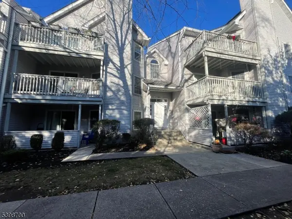 Paterson City, NJ 07501,3 Quartz Ln #3
