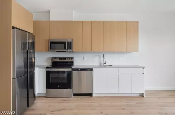 East Orange City, NJ 07018,431 Dr Mlk Jr Blvd #324