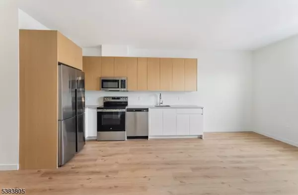 East Orange City, NJ 07018,431 Dr Mlk Jr Blvd #324