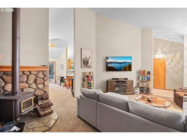 Merlin, OR 97532,372 THORNBROOK DR