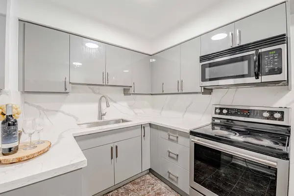 Toronto E11, ON M1B 3V7,15 Sewells RD #801