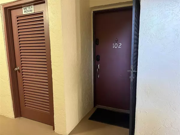 Plantation, FL 33317,7340 NW 1st St #102