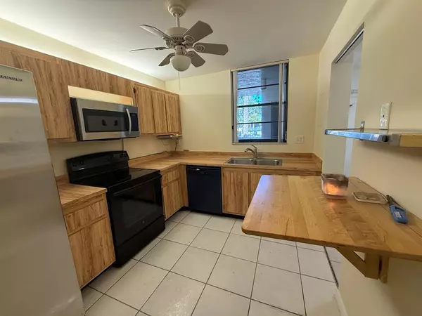 Plantation, FL 33317,7340 NW 1st St #102