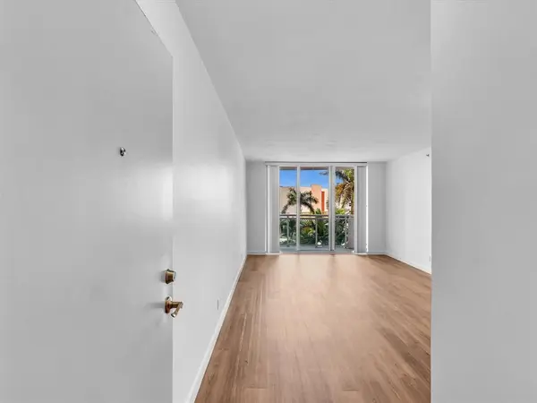 Hollywood, FL 33019,3001 S Ocean Dr #439