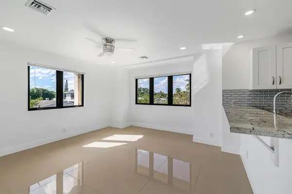 Oakland Park, FL 33309,456 NW 41st St