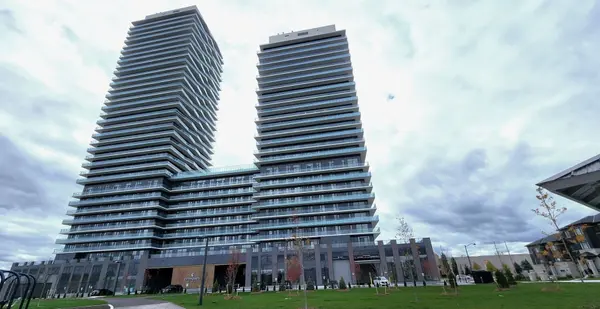 Brampton, ON L6P 4S3,15 Skyridge DR #619