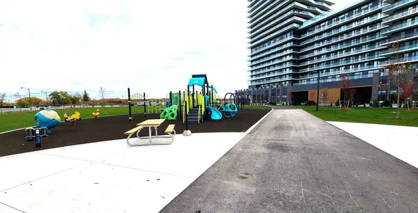 Brampton, ON L6P 4S3,15 Skyridge DR #619