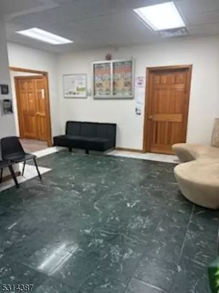 220 S Harrison St, East Orange City, NJ 07017