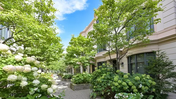 Toronto C15, ON M2K 3E8,27 Elkhorn DR #18